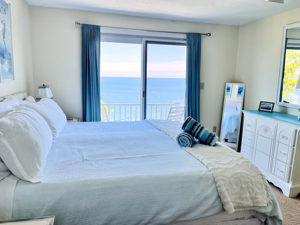 Bay House — photo 10